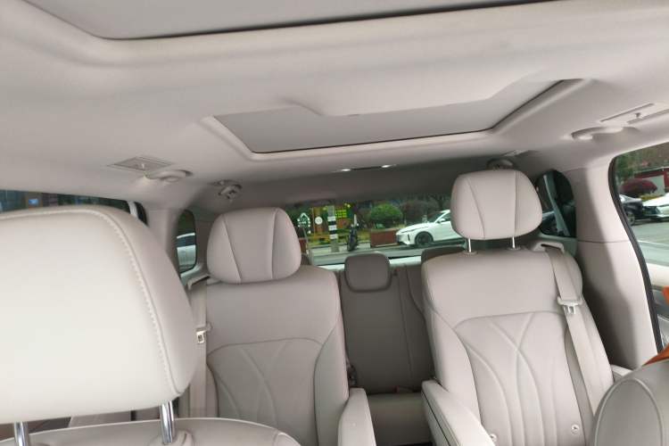 Used Roewe iMAX8 New Energy 2025 1.5T DMH Lu Zun Deluxe Edition
