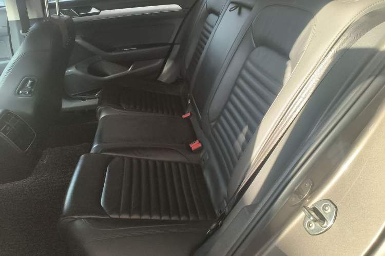 Used Volkswagen Magotan 2017 330TSI DSG Leading Model
