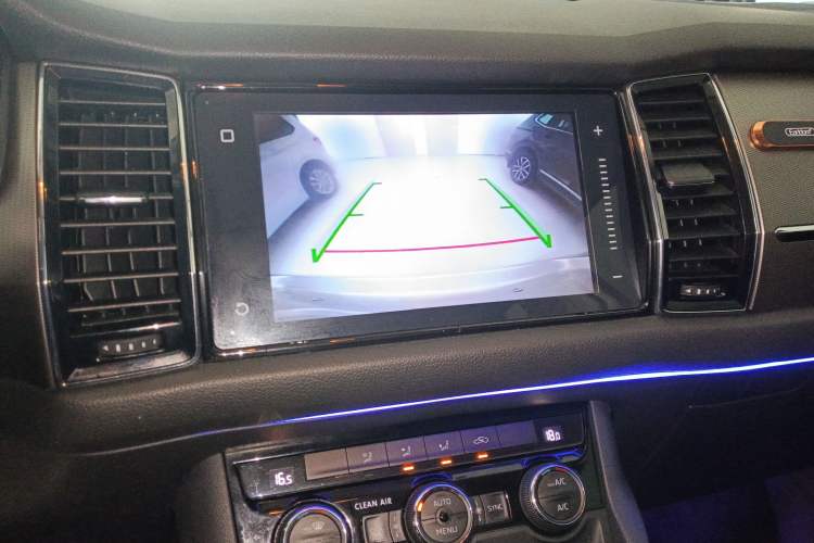 Used Skoda Kodiaq 2018 Facelifted TSI330 5-Seater Two-Wheel-Drive Comfort Edition
