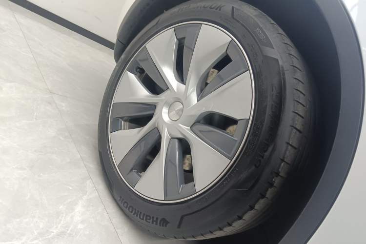 Used Tesla Model Y 2022 Long-Range All-Wheel-Drive Version
