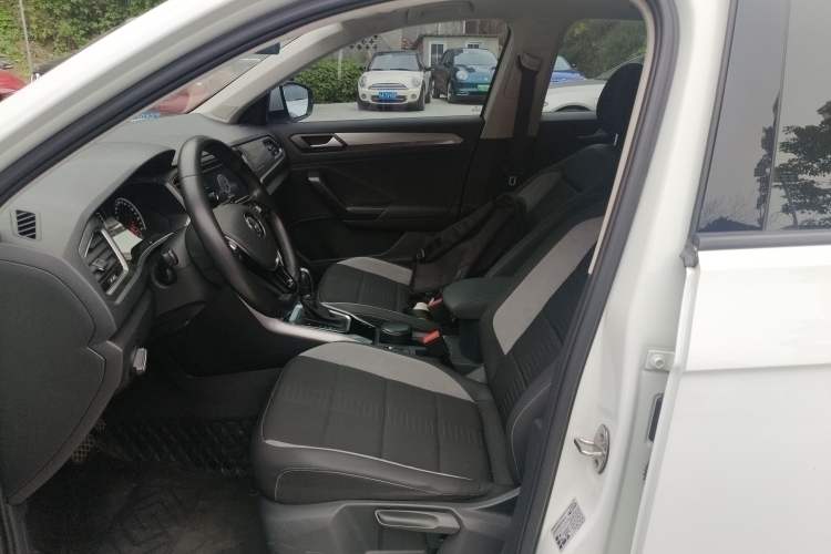 Used Volkswagen T-ROC 2019 230TSI DSG Two-Wheel-Drive Advanced Version China VI Standard
