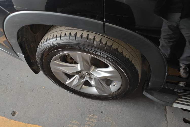 Used Toyota Highlander 2018 2.0T Four-Wheel Drive Luxury Version 7 Seats China VI Standard