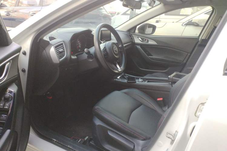 Used Mazda Mazda 3 Axela 2019 Cloud-Controlled Sedan 1.5L Automatic Luxury Model China VI Standard