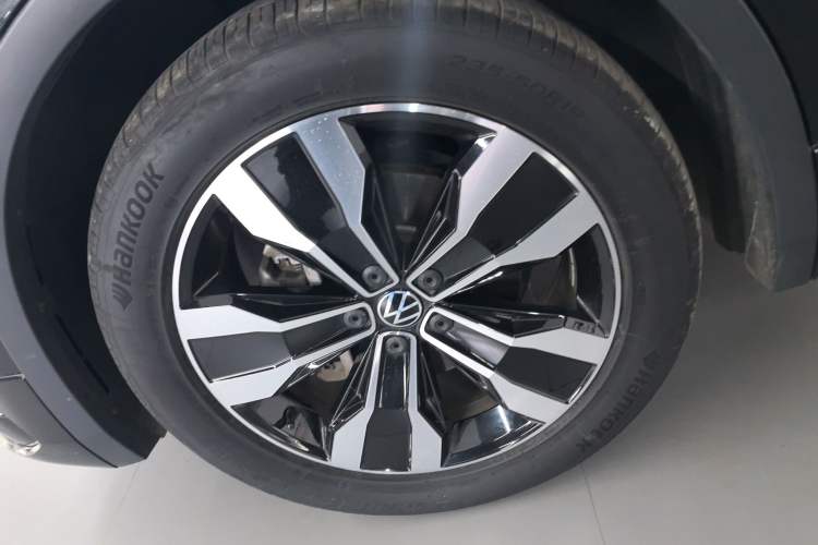 Used Volkswagen Tiguan L 2024 330TSI Automatic Two-Wheel Drive R-Line Enhanced Edition
