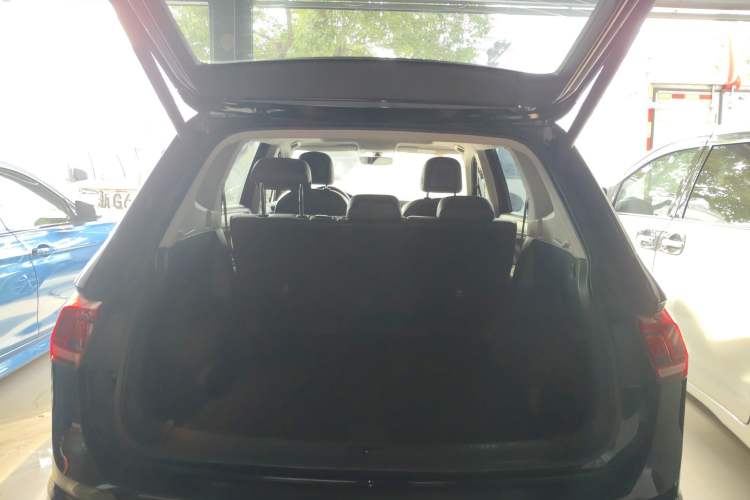 Used Volkswagen Tiguan L 2019 Revised 330TSI Automatic Two-Wheel Drive Smart & Luxury Edition China VI Standard
