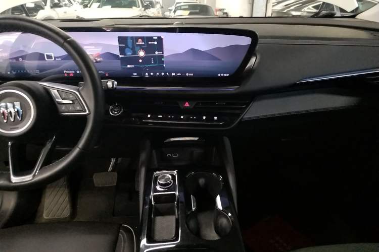 Used Buick Envision 2024 Encore Plus 28T Two-Wheel Drive Luxury Edition
