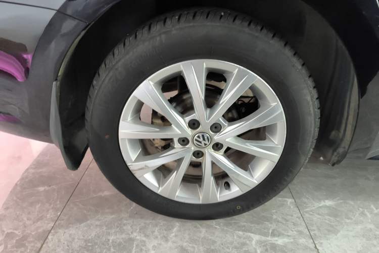 Used Volkswagen Lavida 2015 1.6L Automatic Comfort Edition
