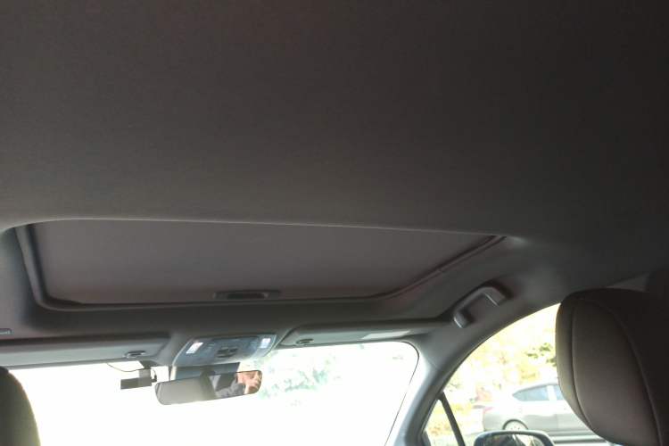 Used Toyota Sienna 2023 2.5L Hybrid Deluxe Edition