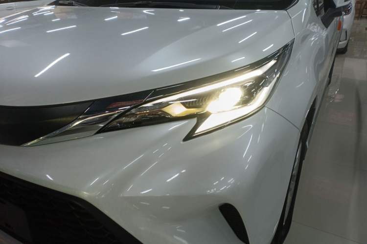 Used Toyota Granvia 2024 2.5L Hybrid Comfort Edition
