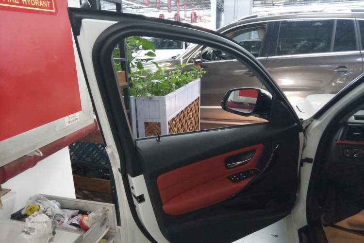 Used BMW 3 Series 2014 320i Sport Design Package
