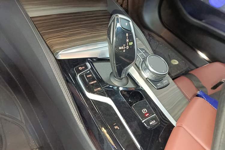 Used BMW 5 Series 2022 Second Facelift 530Li Leading Edition M Sport Package
