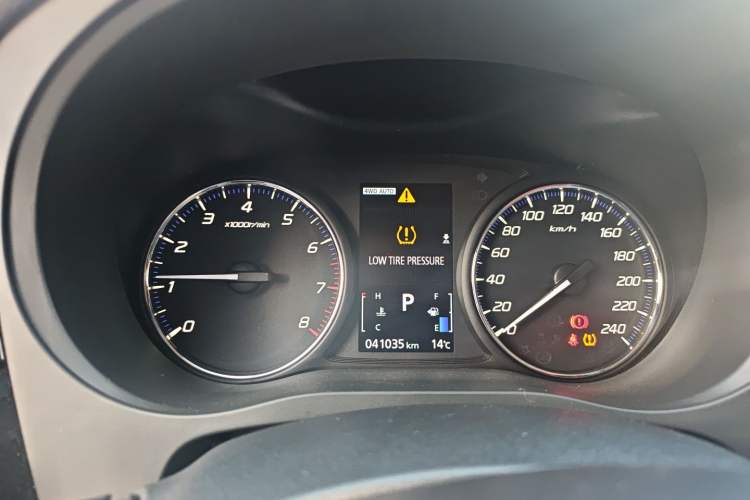 Used Mitsubishi Outlander 2019 2.4L 4x4 Zhi Xiang Edition 5 Seats China VI Standard