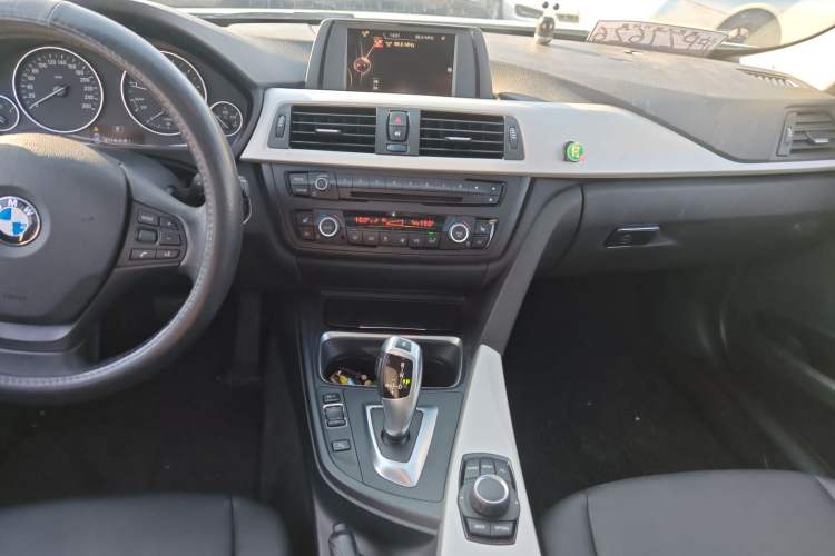 Used BMW 3 Series 2015 320i Luxury Line Stylish Edition