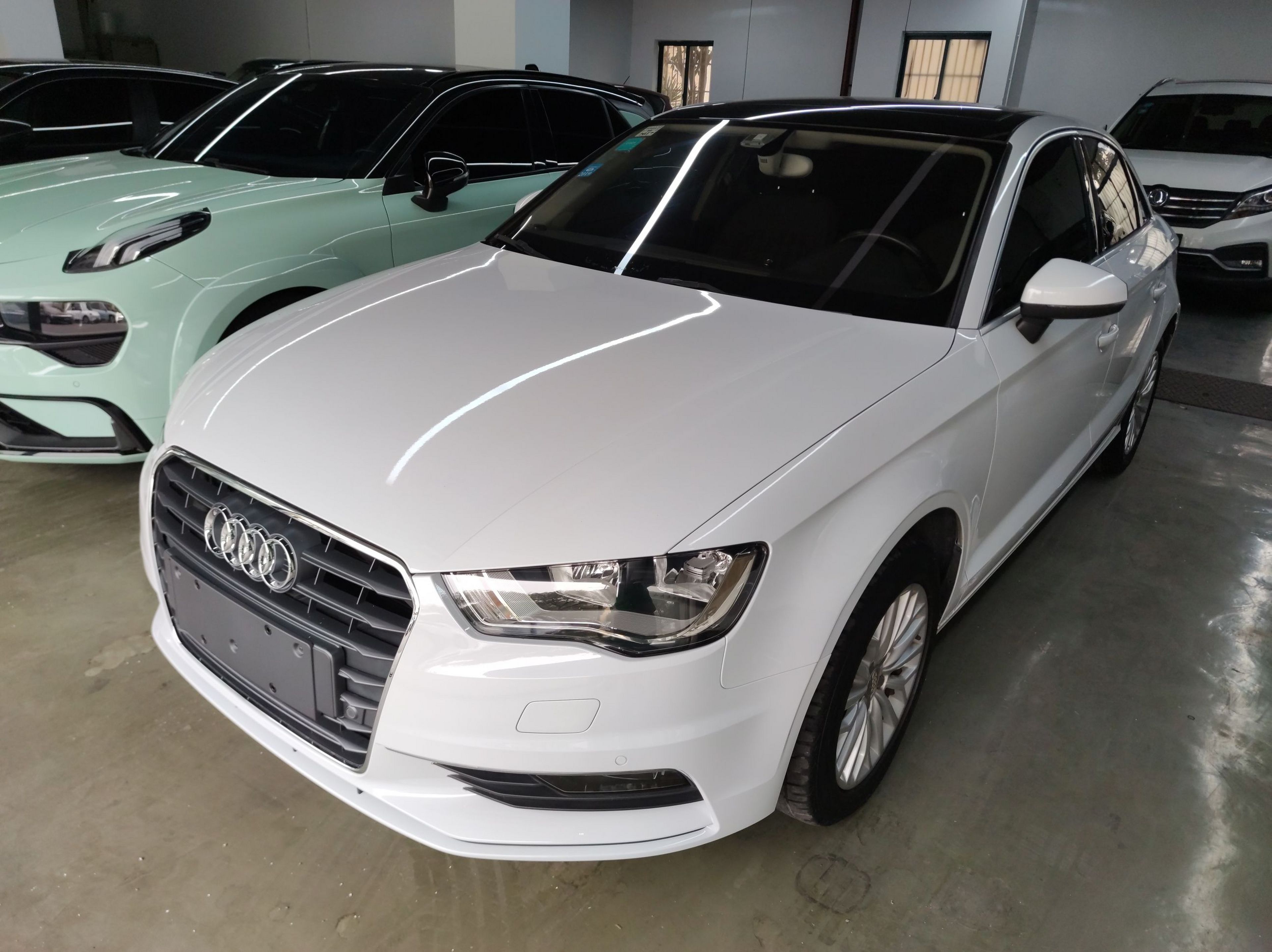 Под передней частью автомобиля