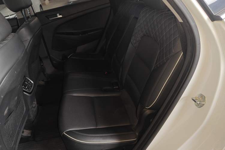 Used Hyundai Tucson 2019 280TGDi Dual-Clutch Two-Wheel Drive Fashion Edition China VI Standard
