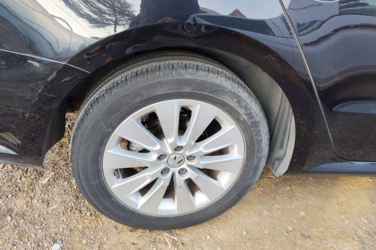 Used Volkswagen Lavida 2013 Restyled Classic 1.6L Manual Comfort Edition