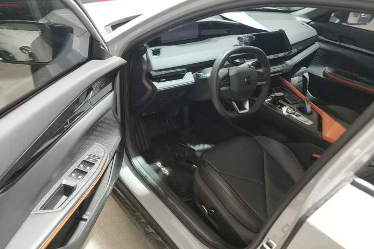 Used Changan UNI-V 2022 1.5T Prestige Version