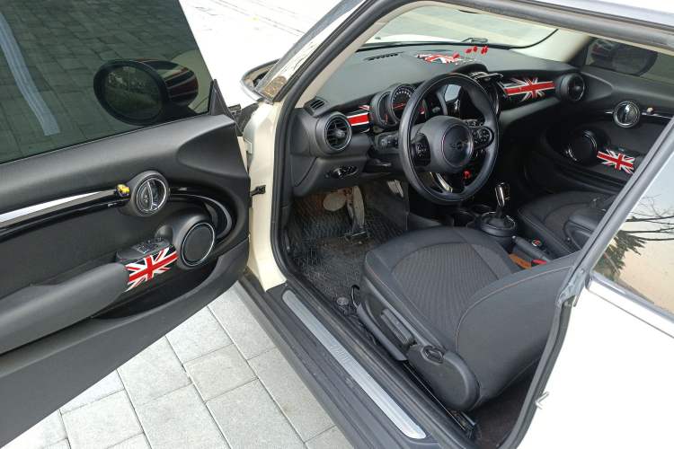 Used  MINI 2019 1.5T ONE PLUS
