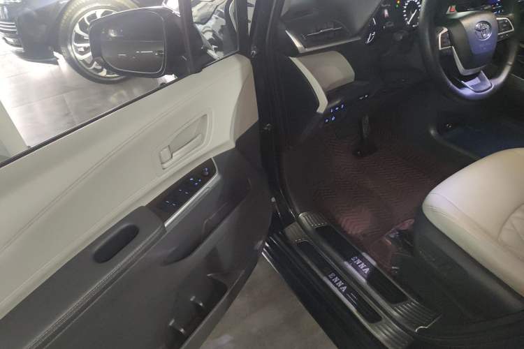 Used Toyota Sienna 2021 2.5L Hybrid Comfort Edition
