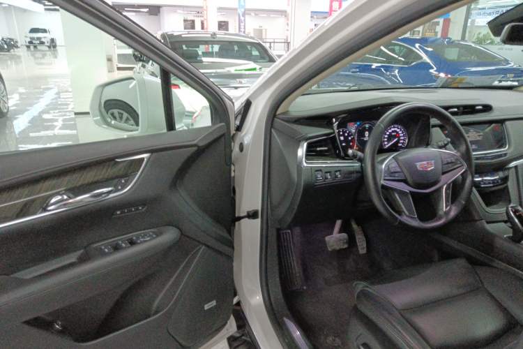 Used Cadillac XT5 2018 25T Luxury Model