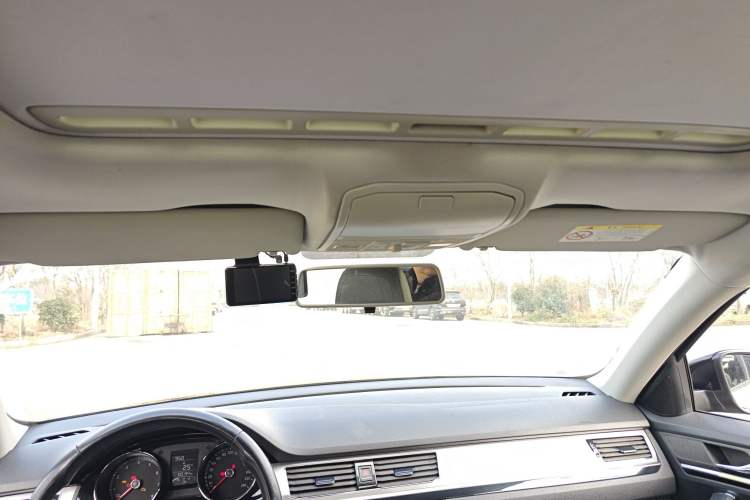 Used Volkswagen Bora 2016 1.6L manual Comfort trim level
