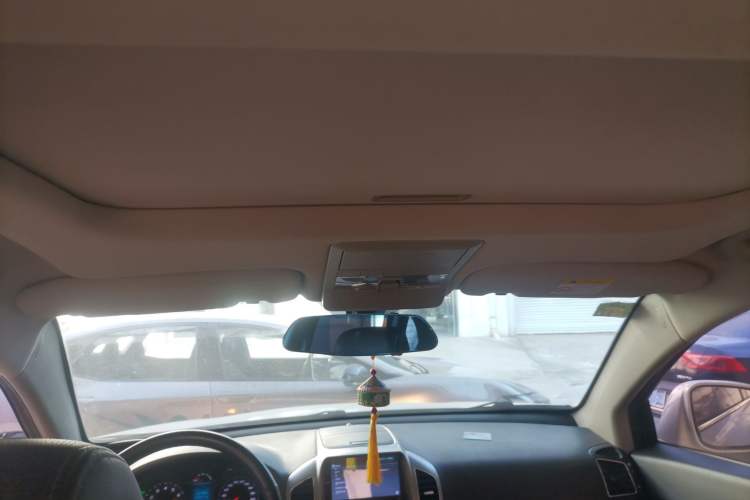 Used Chevrolet Captiva 2015 2.4L 4x4 Flagship Edition 7-Seater
