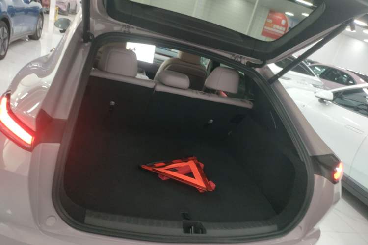 Used ONVO L60 2024 60 kWh Rear-Drive Version