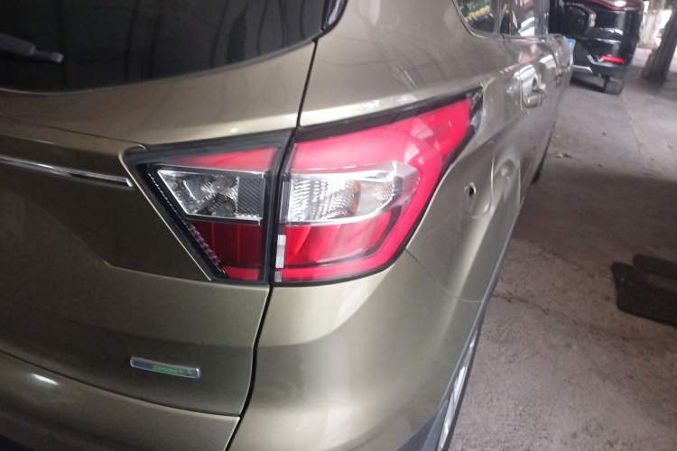 Used Ford Kuga 2017 EcoBoost 180 Two-Wheel-Drive Tiger Leap Model
