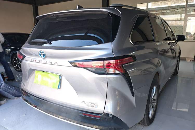 Used Toyota Sienna 2021 2.5L Hybrid Platinum Edition
