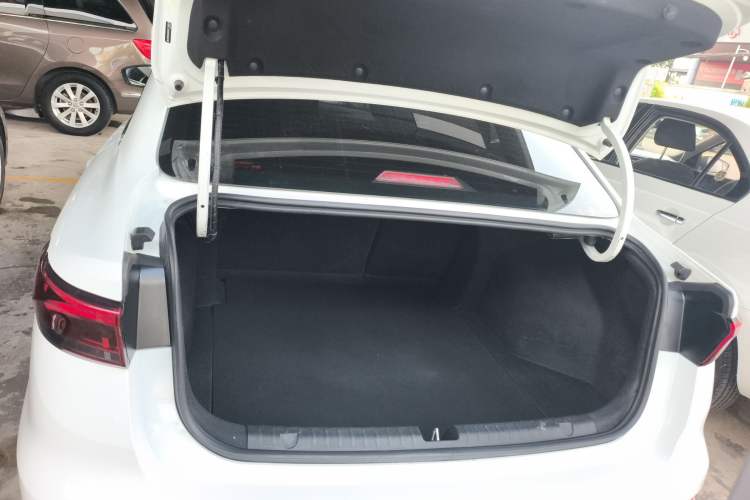 Used Geely Auto Emgrand 2023 4th Generation Champion Edition 1.5L CVT Prestige Model
