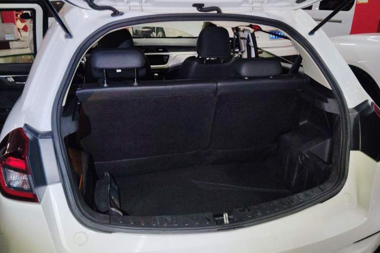 Used Geely Auto Vision X3 2019 Upgraded Model 1.5L Manual Elite Version
