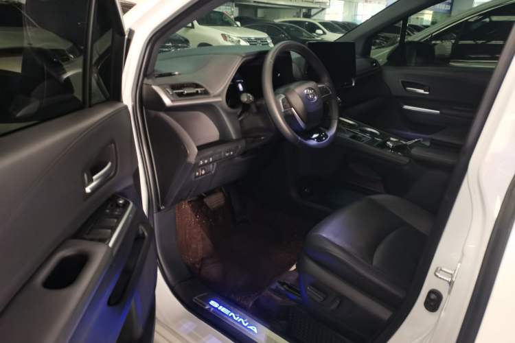 Used Toyota Sienna 2021 2.5L Hybrid Premium Edition