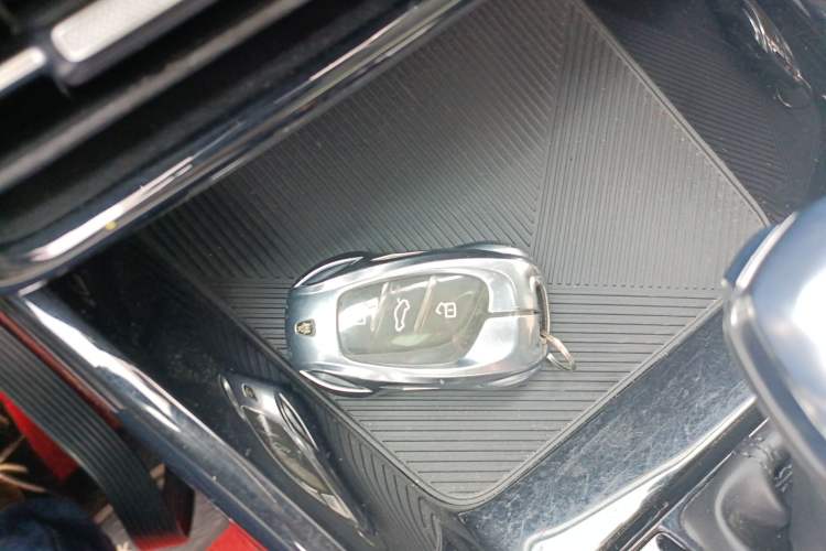 Used Roewe i5 2021 1.5L CVT Platinum Edition
