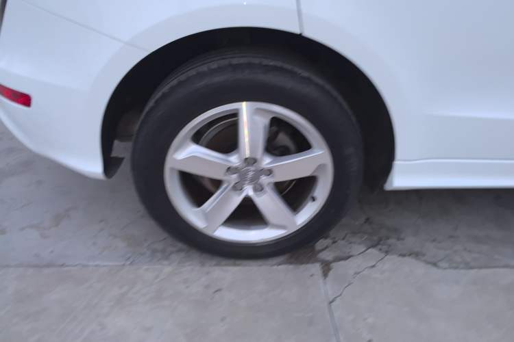 Used Audi Q5 2017 Plus 40 TFSI Ambition Model
