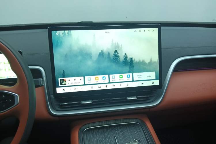 Used  eπ008 2024 210Max Range-Extended Version 6 Seats
