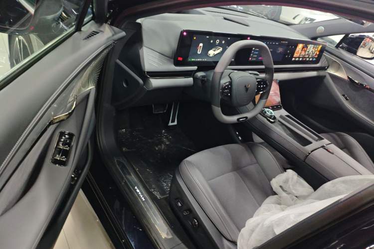 Used VOYAH PASSION 2024 PHEV Four-Wheel Drive Ultra-Long Range Flagship Model
