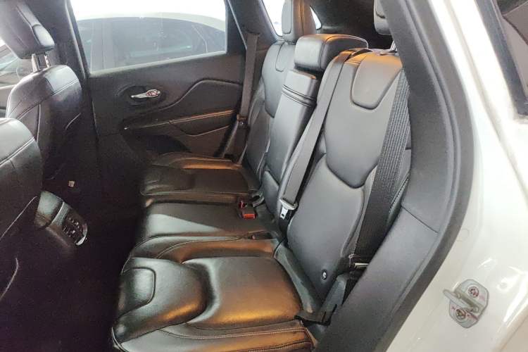 Used  Cherokee 2017 2.0L Superior Edition
