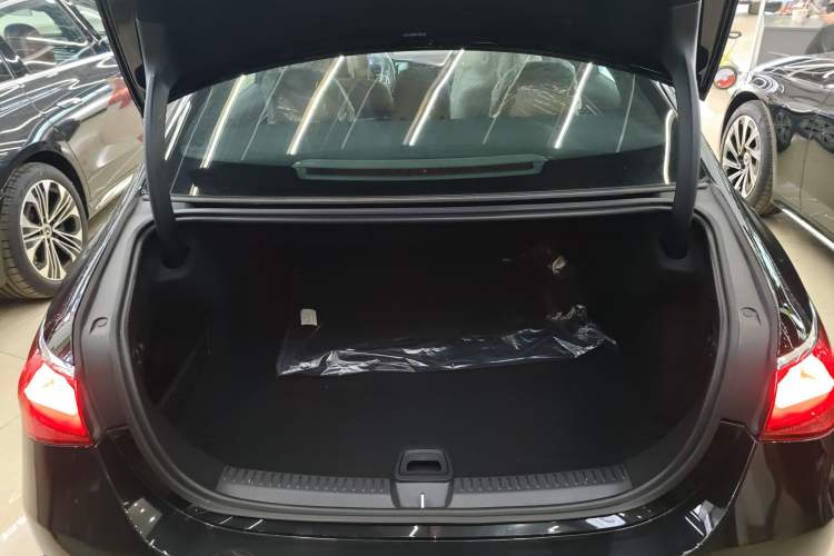 Used Mercedes-Benz E-Class 2024 E 260 L