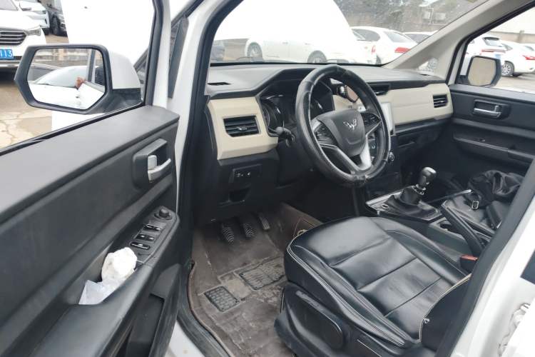 Used Wuling Hongguang PLUS 2019 1.5T Manual Luxury 7-Seater
