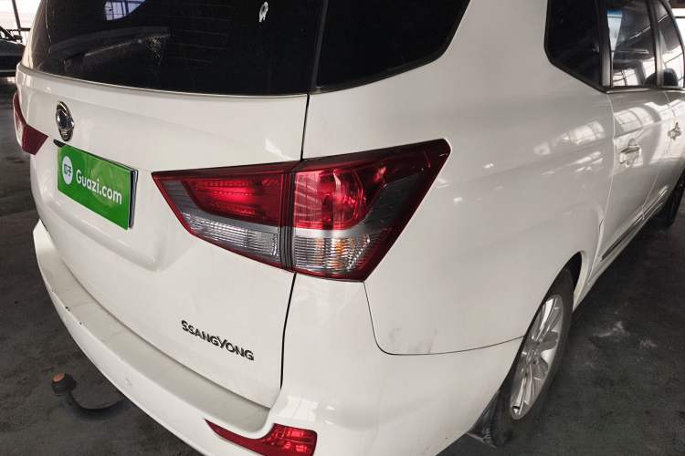 Used SsangYong Rodius 2014 2.0T Diesel Two-Wheel Drive Luxury Navigation Edition
