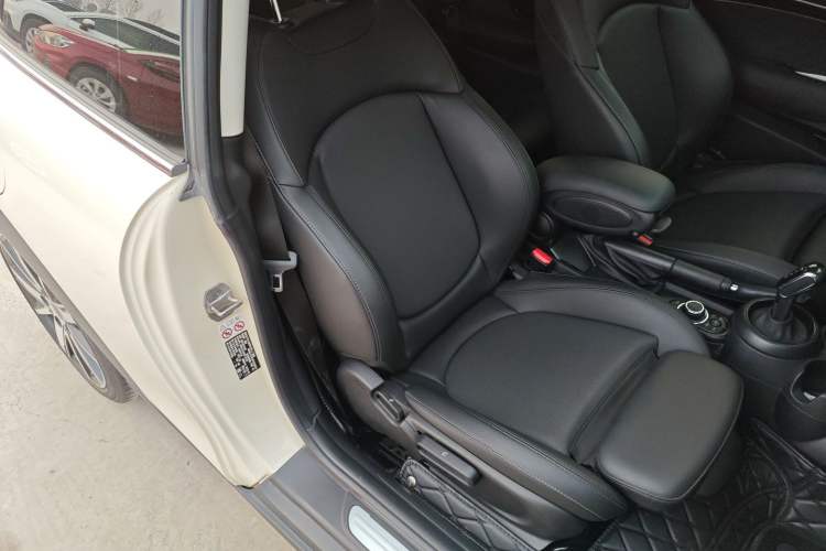 Used  MINI 2023 1.5T COOPER Artist