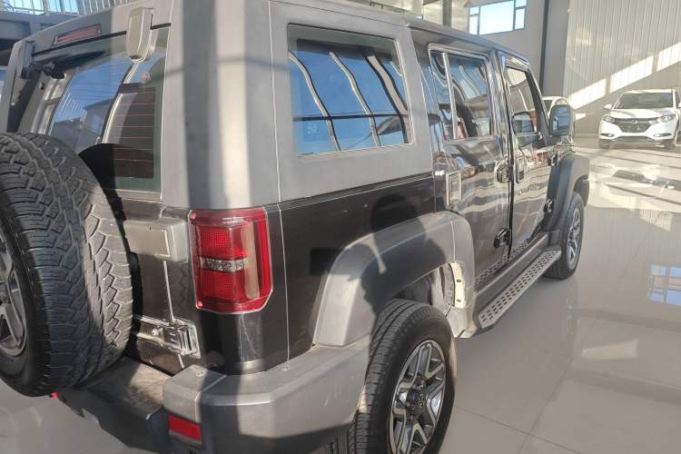 Used  BJ40 2016 40L 2.3T Automatic All-Wheel Drive Premium Edition
