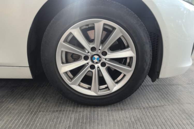 Used BMW 5 Series 2014 520Li Elegant Model
