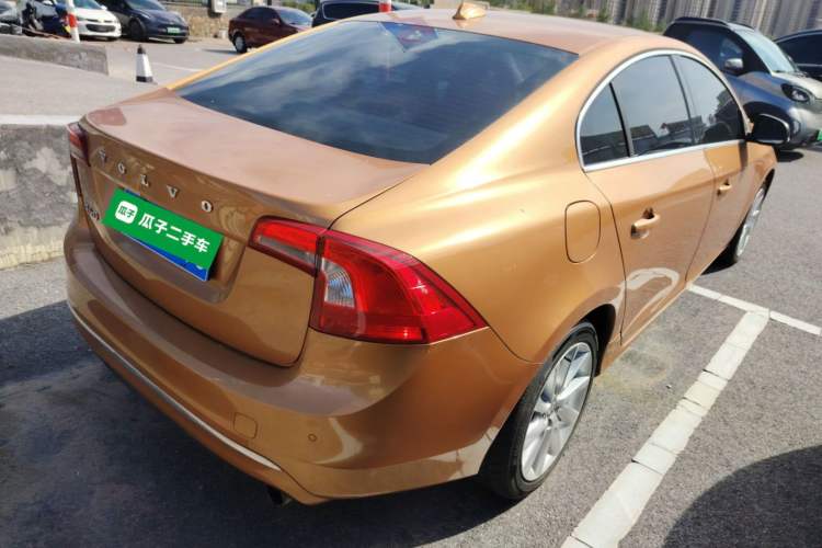 Used Volvo S60 2014 S60L 2.0T Zhiyuan Edition
