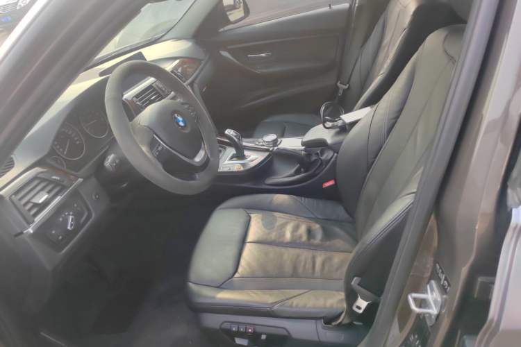 Used BMW 3 Series 2014 320Li Luxury Design Package
