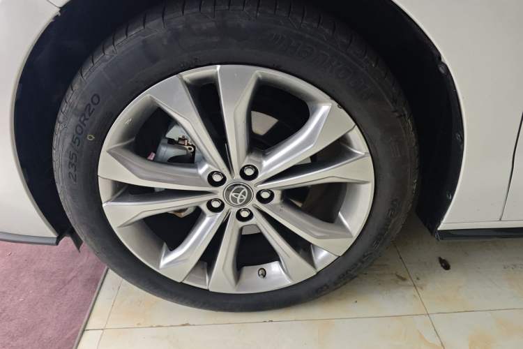 Used Toyota Sienna 2023 2.5L Hybrid Deluxe Edition
