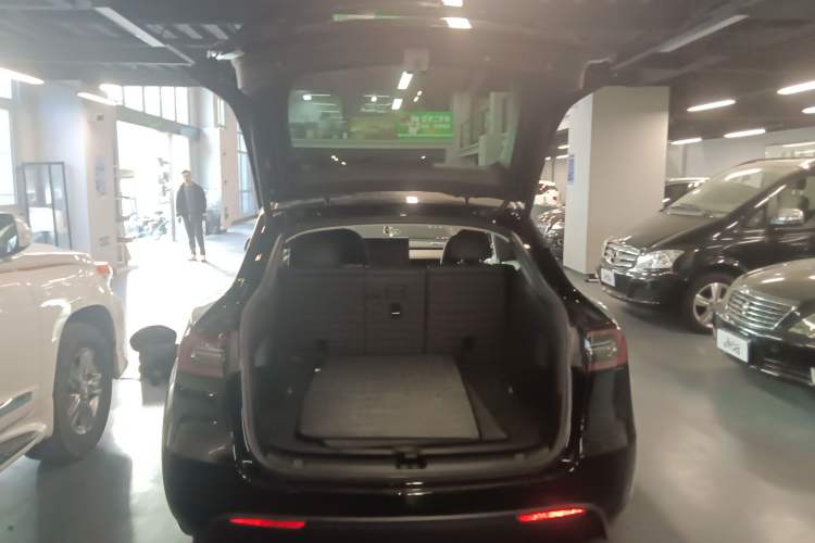 Used Tesla Model Y 2023 Rear-Wheel-Drive Version
