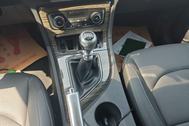 Used Zotye T600 2017 1.5T Manual Luxury New Year Edition
