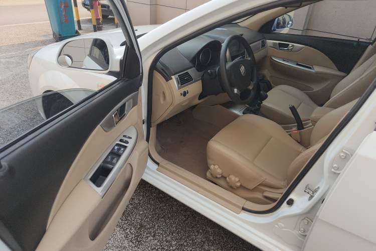 Used Buick Excelle 2013 1.5L Manual Classic Model
