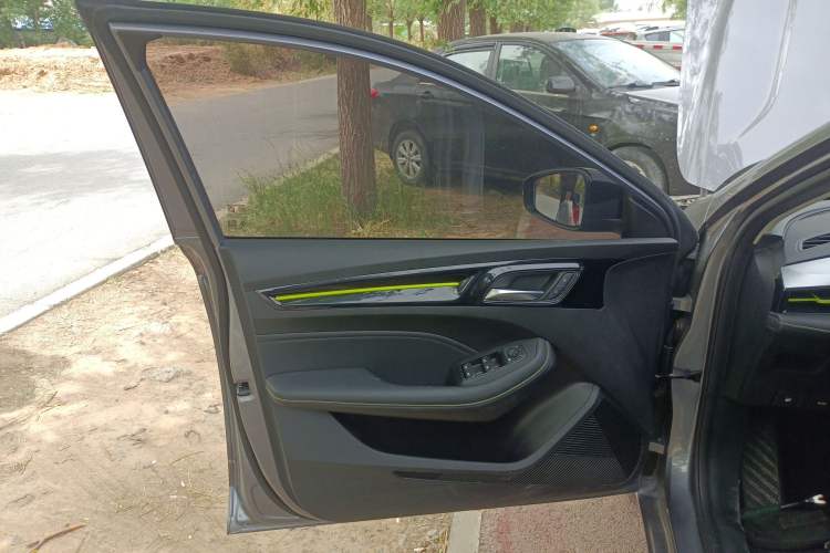 Used Roewe i5 2021 1.5L CVT Platinum Edition
